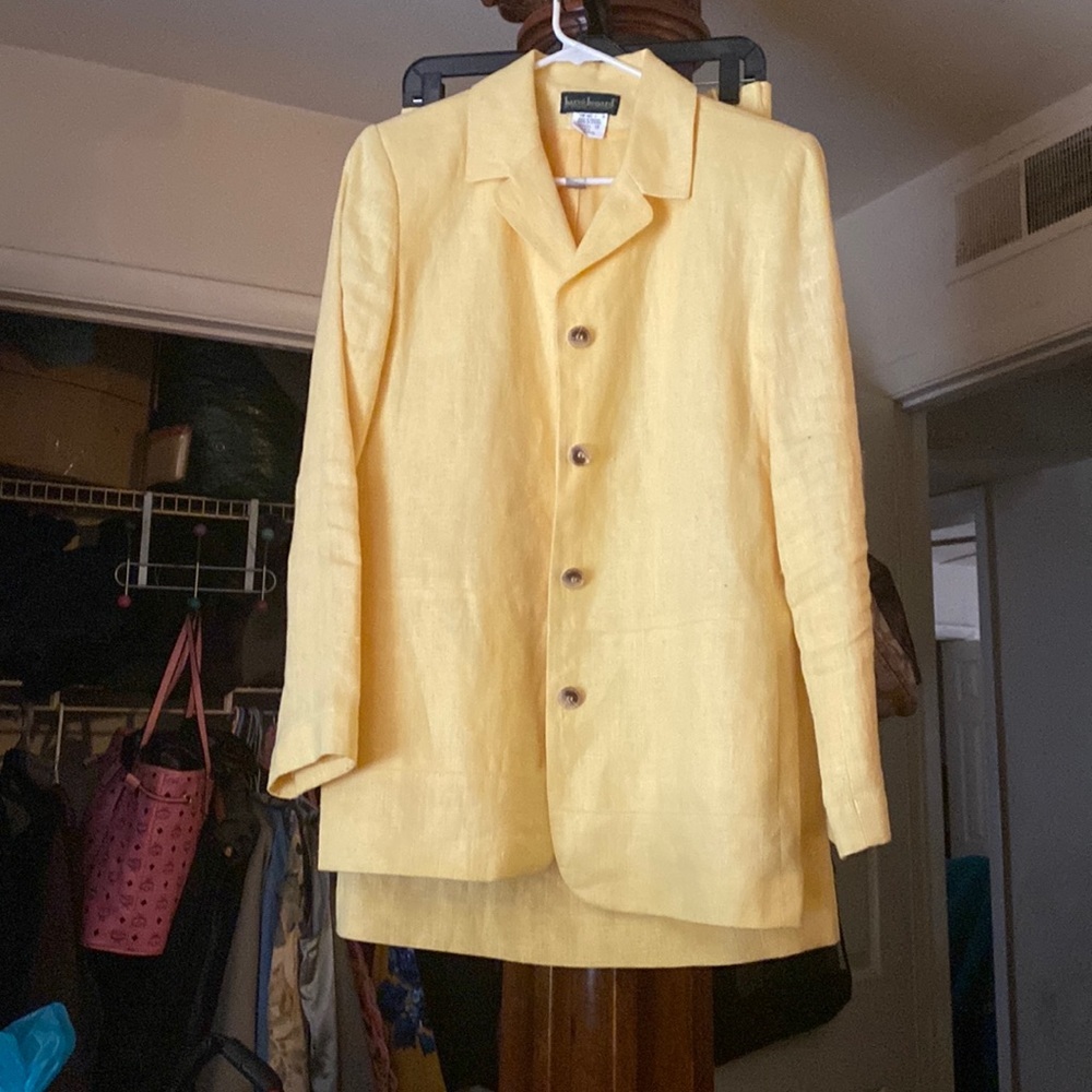2pcs yellow skirt set 3 buttons in jacket